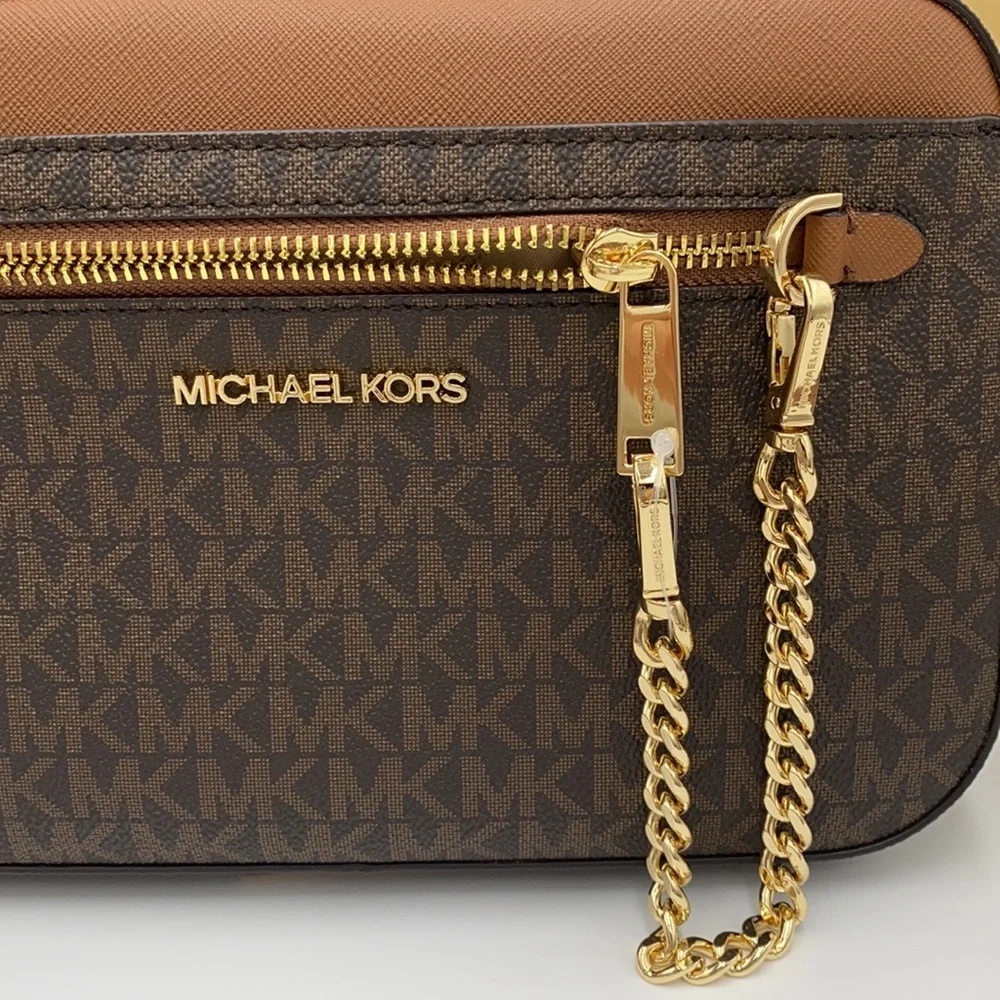 MICHAEL KORS LG EW ZP CHAIN XBODY BROWN SIGNATURE